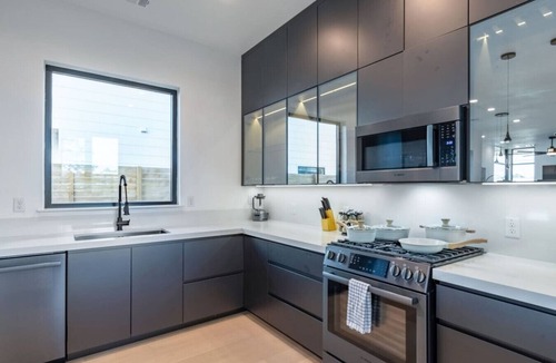 Govalle Apartment | Downtown Modern Retreat: Steps from Everything