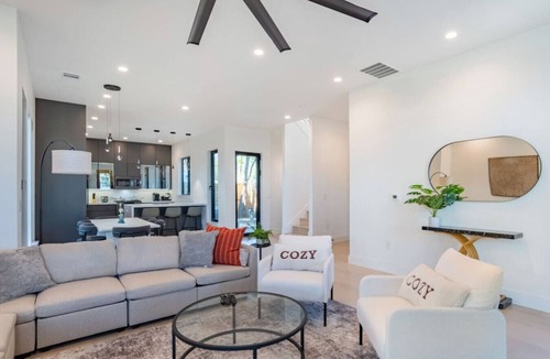 Govalle Apartment | Downtown Modern Retreat: Steps from Everything