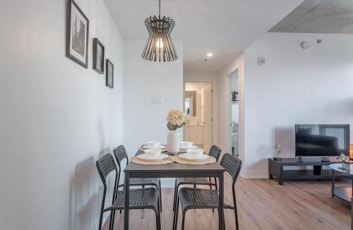 Gay Village Apartment | Downtown Montreal 1BR - Sleeps 4