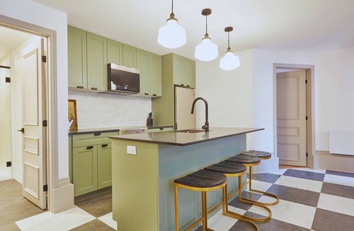 Shaughnessy Village Apartment | Downtown Montreal: 3-Bedroom 1.5 bathroom