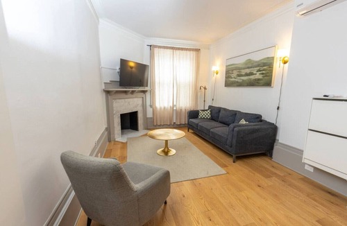 Shaughnessy Village Apartment | Downtown Montreal: 3-Bedroom 1.5 bathroom