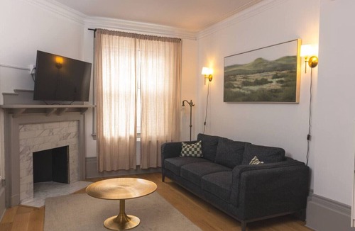 Shaughnessy Village Apartment | Downtown Montreal: 3-Bedroom 1.5 bathroom