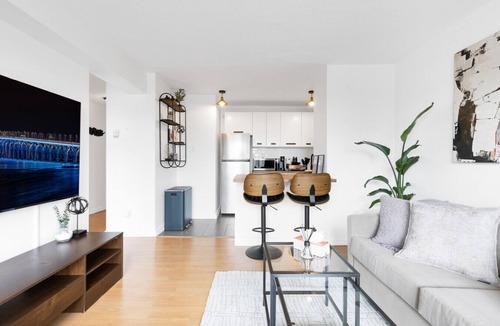 Milton Park Apartment | Downtown Montreal Horizon W/Balcony | 1BR Queen Bed, Sofa Bed, Parking & Gym