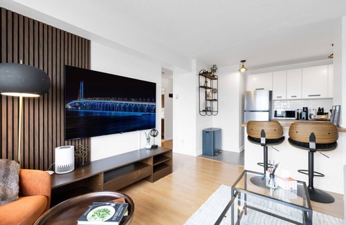 Milton Park Apartment | Downtown Montreal Horizon W/Balcony | 1BR Queen Bed, Sofa Bed, Parking & Gym