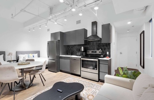 Downtown Montreal Apartment | Downtown Montreal Loft | 3 Beds Sleeps 6 Steps from Centre Bell