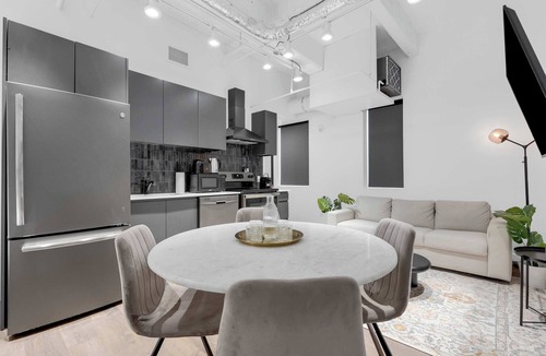 Downtown Montreal Apartment | Downtown Montreal Loft | 3 Beds Sleeps 6 Steps from Centre Bell