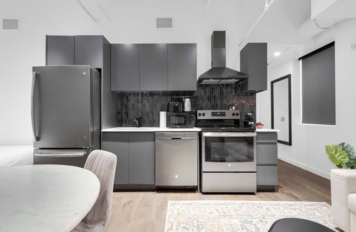 Downtown Montreal Apartment | Downtown Montreal Loft | 3 Beds Sleeps 6 Steps from Centre Bell