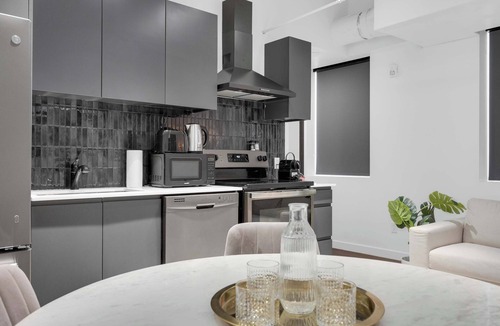 Downtown Montreal Apartment | Downtown Montreal Loft | 3 Beds Sleeps 6 Steps from Centre Bell