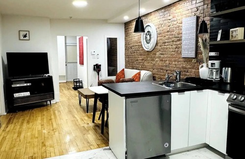 Sainte-Marie Apartment | Downtown Montreal/Metro Papineau
