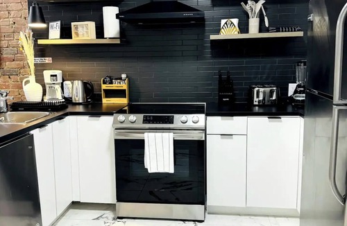 Sainte-Marie Apartment | Downtown Montreal/Metro Papineau