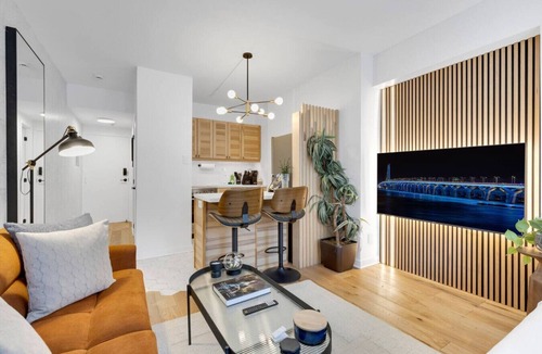 Milton Park Apartment | Downtown Montreal Sherbrooke Suite | Balcony, Queen Bed, Sofa Bed, Parking & TV