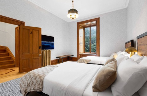 Milton Park Bed & Breakfast | Downtown Montreal | Simple Room | 2 Beds, Shared Bath, 65` TV, Bed & Breakfast