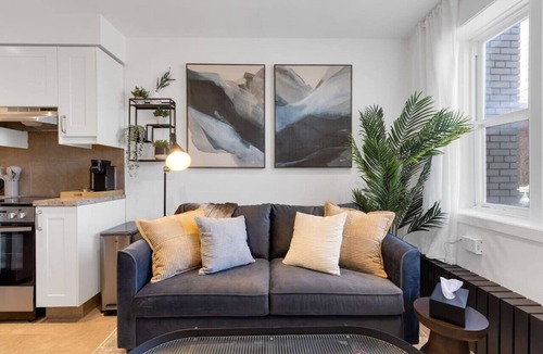 Milton Park Apartment | Downtown Montreal Speakeasy 501 | Balcony, Queen Bed, Sofa Bed, Parking & 65` TV