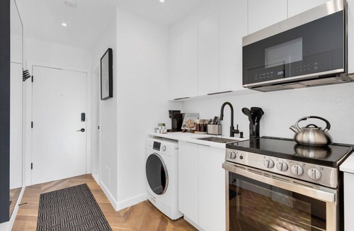 Milton Park Apartment | Downtown Montreal Speakeasy 503 | Balcony, Queen Bed, Sofa Bed, Parking & 65` TV