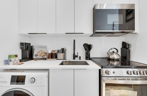 Milton Park Apartment | Downtown Montreal Speakeasy 503 | Balcony, Queen Bed, Sofa Bed, Parking & 65` TV