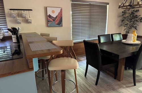 Murphys House | Downtown Murphy’s Creek House