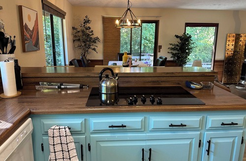 Murphys House | Downtown Murphy’s Creek House