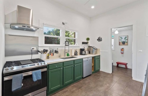 Napa House | Downtown Napa HOT TUB Retreat - 3 Bed l 2 bath