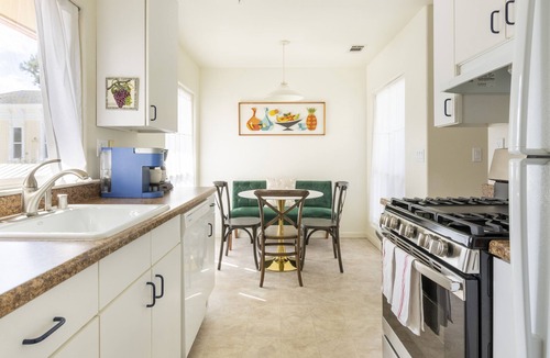 Napa Condo | Downtown Napa! Unit C Walk to Everything!