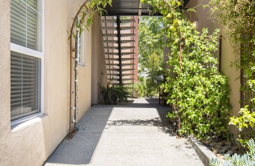 Napa Condo | Downtown Napa! Unit D Walk to Everything!