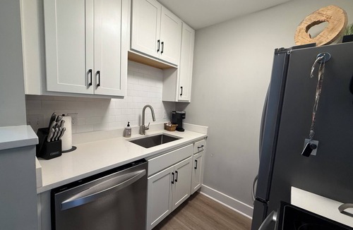 North Capitol Condo | Downtown Nashville Condo 1 Mile to Broadway! Pool & Parking