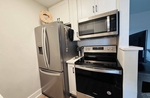 North Capitol Condo | Downtown Nashville Condo 1 Mile to Broadway! Pool & Parking