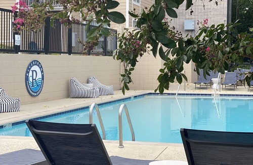 North Capitol Condo | Downtown Nashville Condo 1 Mile to Broadway! Pool & Parking
