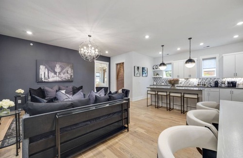 West End Apartment | Downtown Nashville Luxury Condo + Private Parking