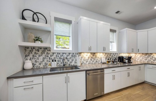 West End Apartment | Downtown Nashville Luxury Condo + Private Parking