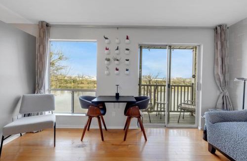 North Capitol Apartment | Downtown Nashville River Views Pool Parking