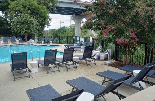 North Capitol Apartment | Downtown Nashville River Views Pool Parking