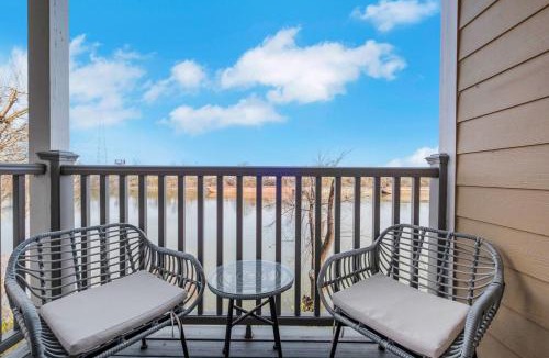 North Capitol Apartment | Downtown Nashville River Views Pool Parking