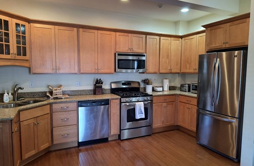 Top of the Hill Condo | Downtown Newport Gem/Walkable location