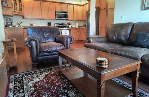 Top of the Hill Condo | Downtown Newport Gem/Walkable location