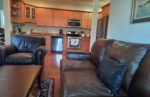 Top of the Hill Condo | Downtown Newport Gem/Walkable location