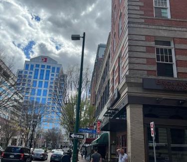 Downtown Apartment | Downtown Norfolk Loft