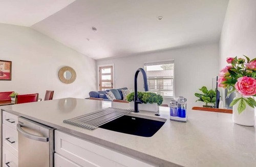 Barton Hills Condo | Downtown Oasis: Barton Springs & Zilker Park
