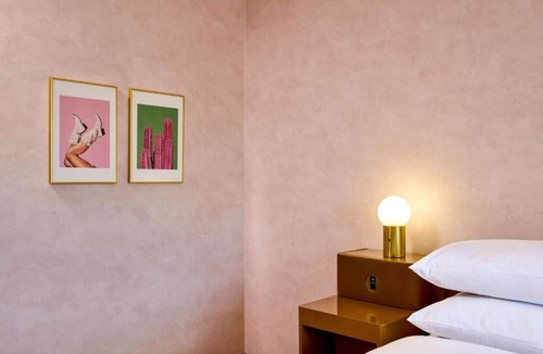 Red River Cultural District Hotel | Downtown Oasis | Museums. Restaurant