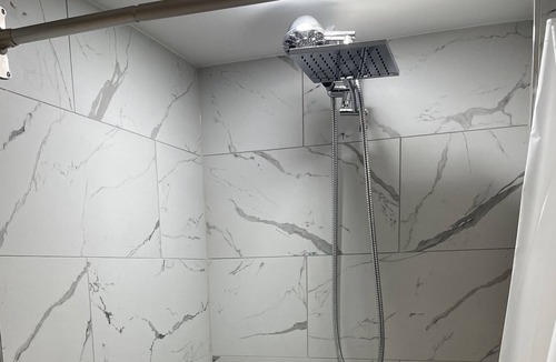 Troy Apartment | Downtown Oasis