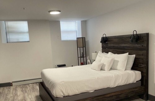 Troy Apartment | Downtown Oasis