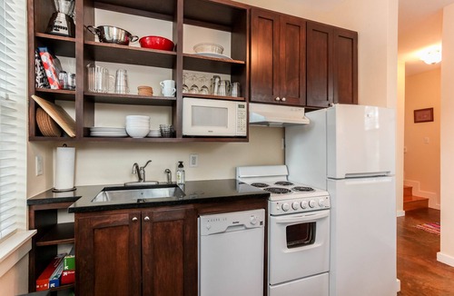 West End House | Downtown oasis, walking distance to Capitol, UT, Zilker Park, music venues