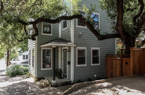 West End House | Downtown oasis, walking distance to Capitol, UT, Zilker Park, music venues
