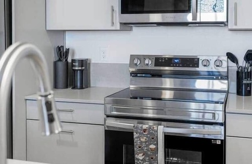 Central Oklahoma City Condo | Downtown OKC Luxury Stay –Fast Wi-Fi & 2 King Beds