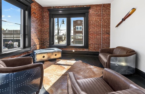 Okmulgee Apartment | Downtown Okmulgee Aviator Apartment
