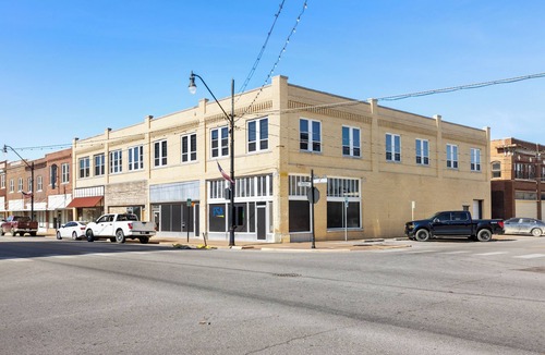 Okmulgee Apartment | Downtown Okmulgee Aviator Apartment