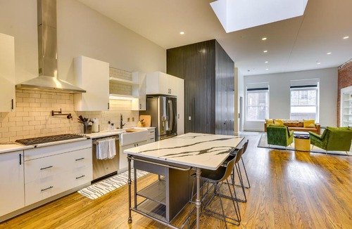 Downtown Omaha House | Downtown Omaha Getaway w/Deck & Gas Grill!