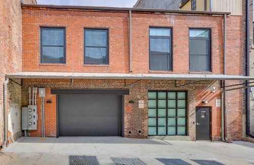 Downtown Omaha House | Downtown Omaha Getaway w/Deck & Gas Grill!