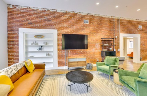 Downtown Omaha House | Downtown Omaha Getaway w/Deck & Gas Grill!