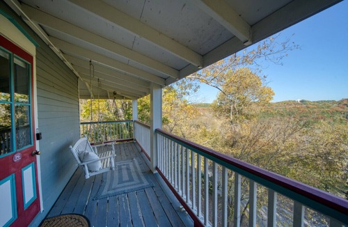 Eureka Springs Historic District House | Downtown Parking Room With a View Piedmont