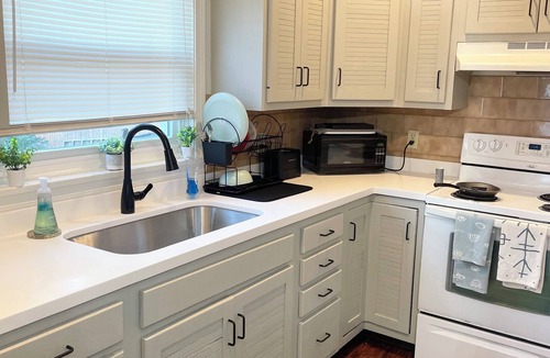 Bristol House | Downtown Patriotic Bristol!